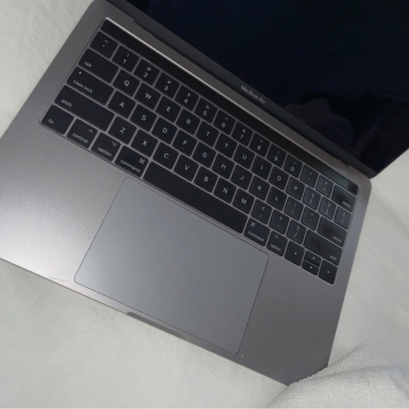 Apple MacBook Pro 13.3" (256 GB, Intel Core i5 8th Gen. 3.8GHz, 8GB) Space Gray - Picture 2 of 4